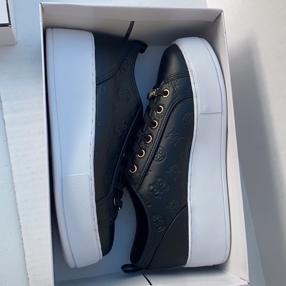 New GUESS Women's Neeka Lace Up Platform Logo Sneakers SZ 9 - Picture 9 of 13
